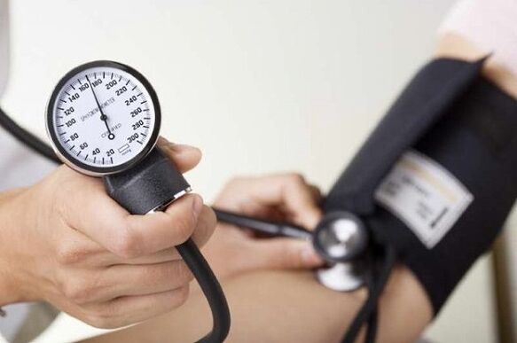 Si vous souffrez d'hypertension artérielle, un régime hydrique est interdit