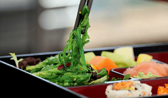 Salade et sushis